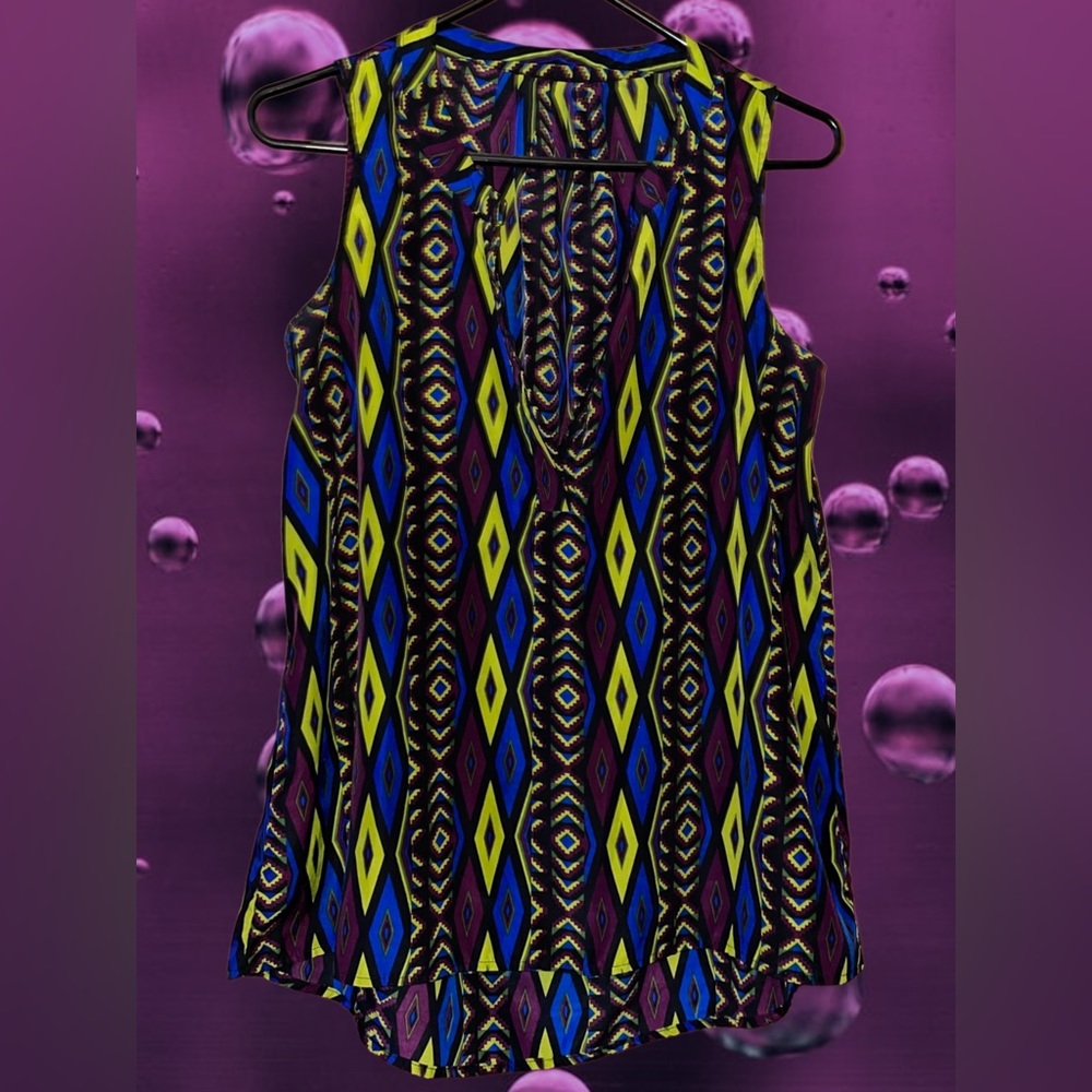 💚 Geometrical Sleeveless Blouse 💚